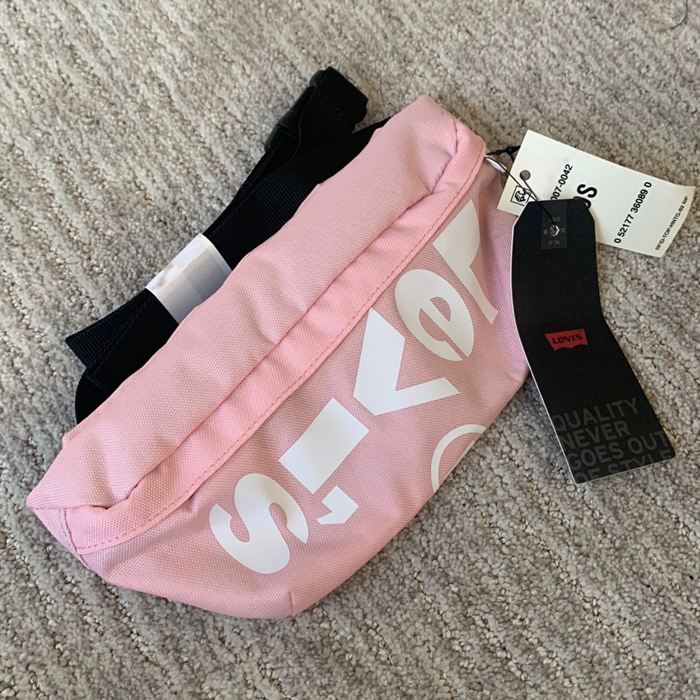 Levi’s Logo Sling